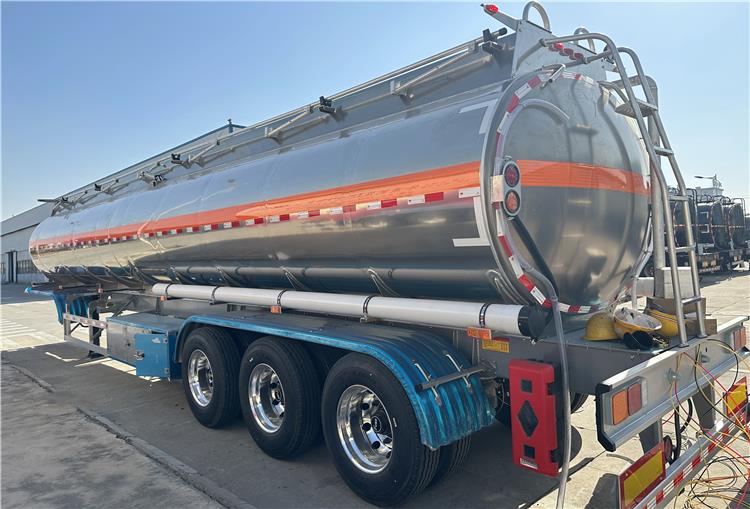 CIMC 50000 Liters Aluminum Tanker Trailer for Sale in Uganda, Kampala | CIMC Trailer for Sale