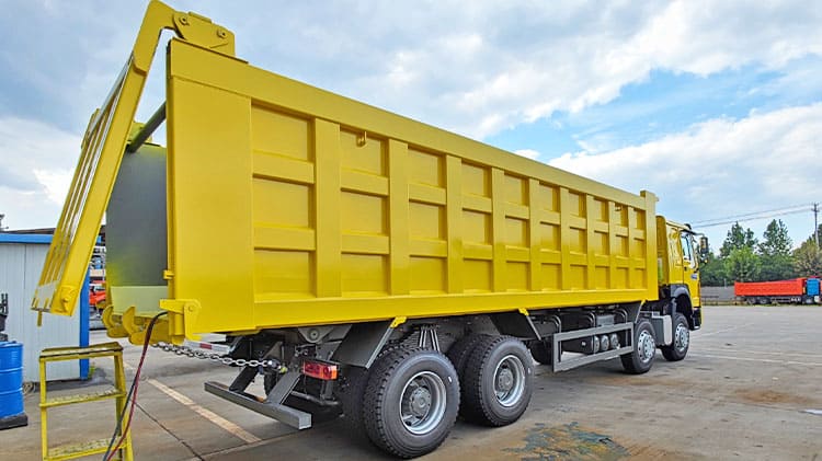 Sinotruk Howo 8x4 Dump Truck for Sale in Uganda