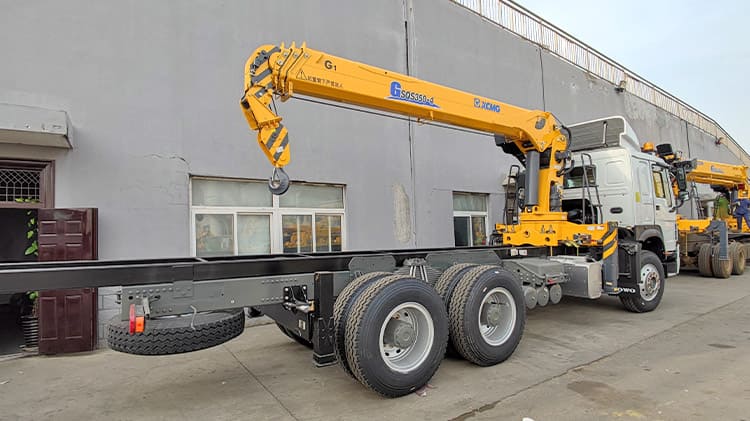 XCMG Lorry Mounted Crane for Sale in Uganda