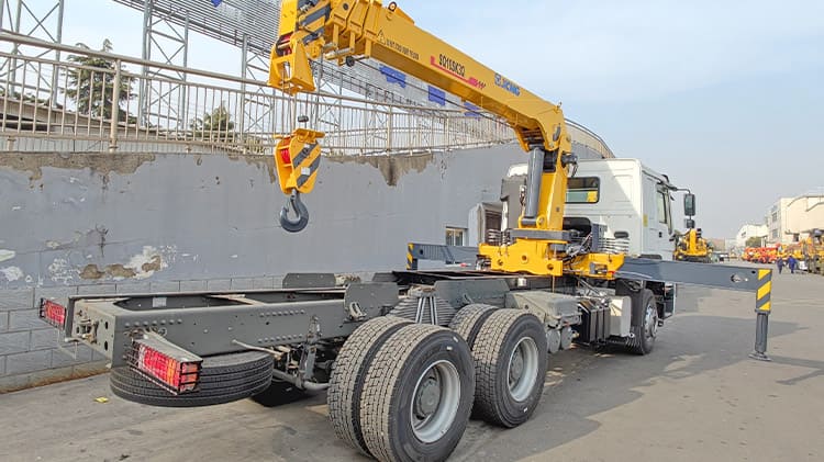 Heavy Duty Telescopic Truck Mounted Crane for Sale in Uganda