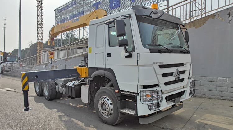 Heavy Duty Telescopic Truck Mounted Crane for Sale in Uganda